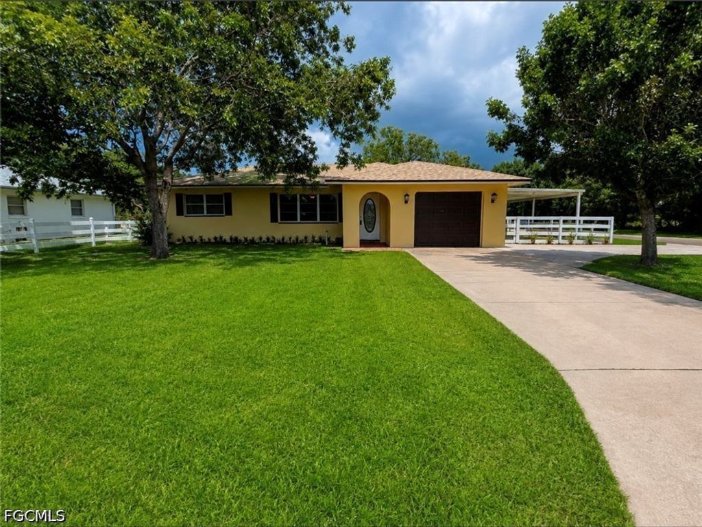 1798 Marilyn Dr, NORTH FORT MYERS