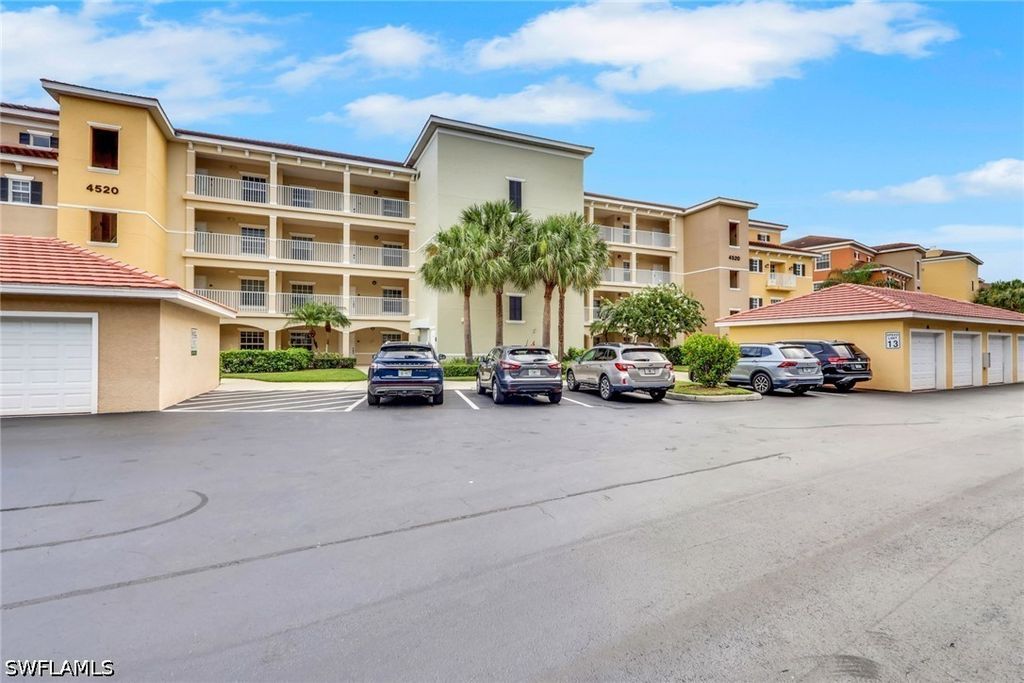 4520 Botanical Pl Cir 204, Naples