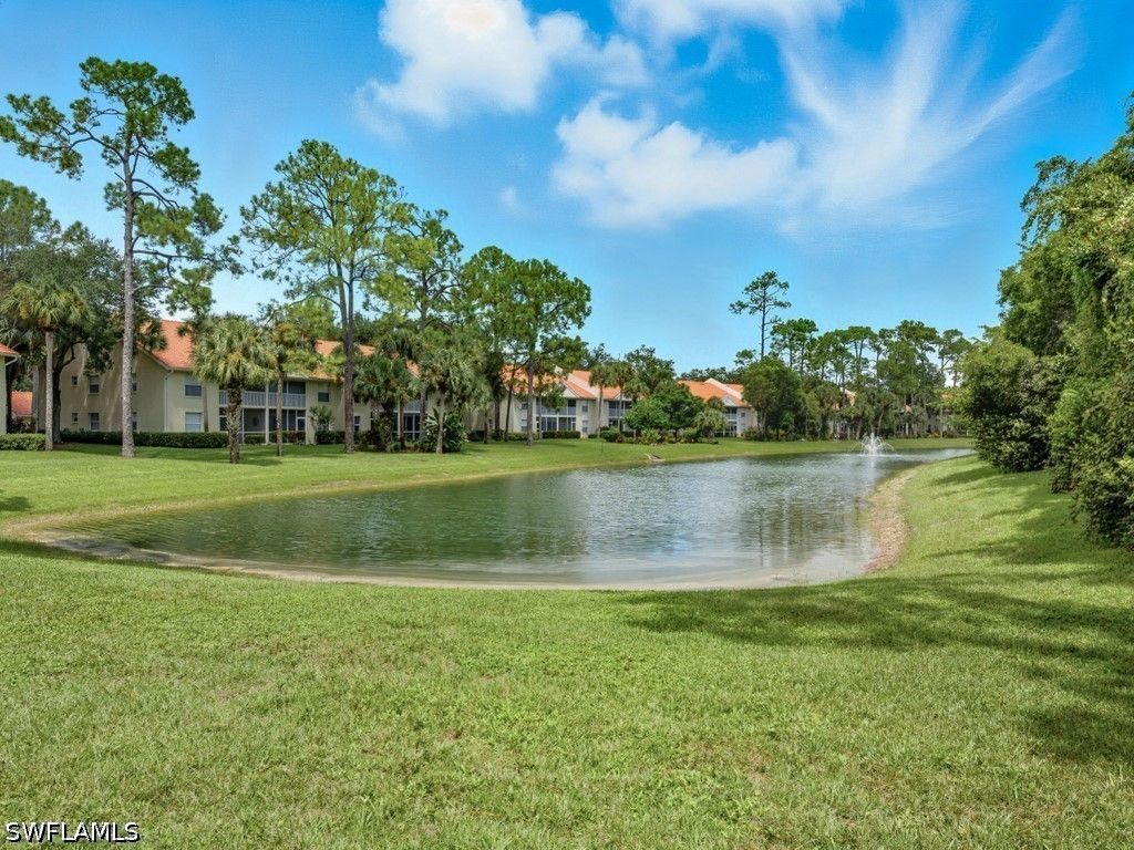 145 Robin Hood Cir 104, Naples