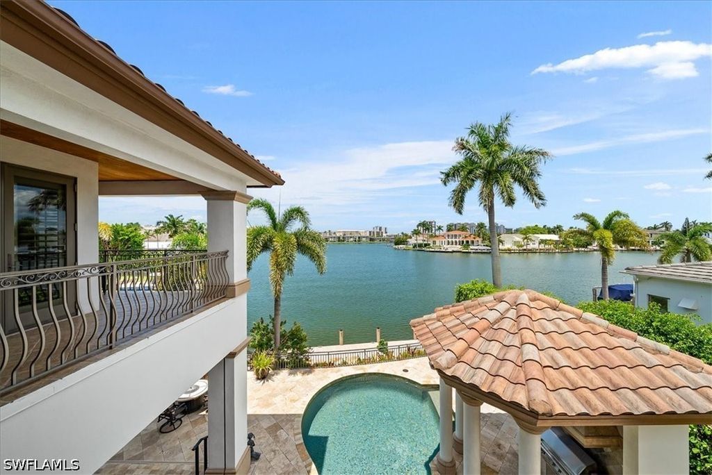 3111 Leeward Ln, Naples