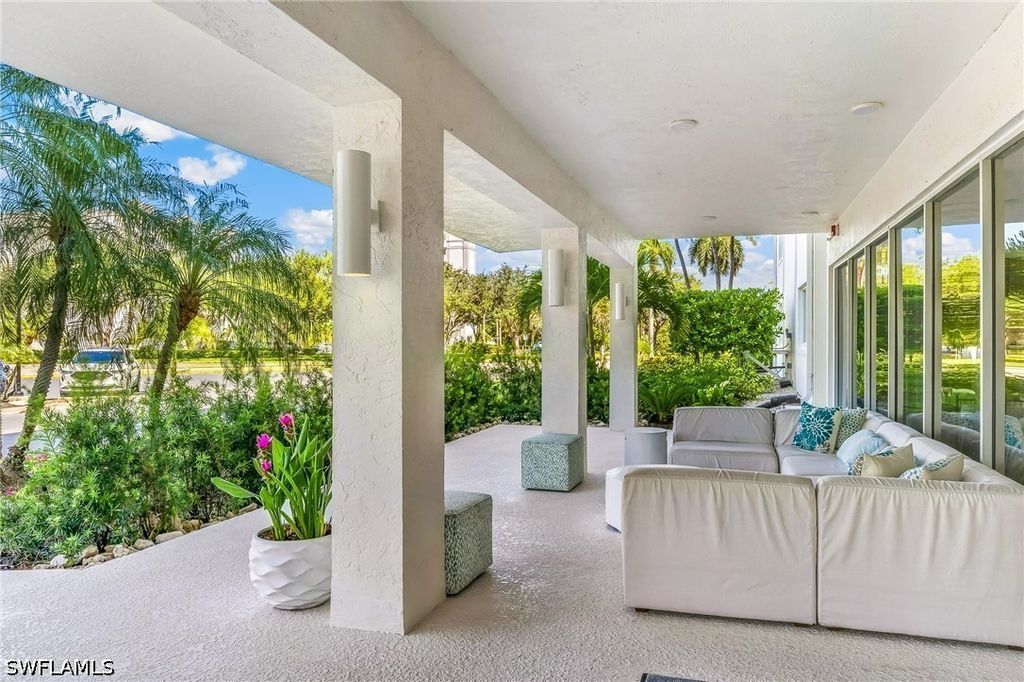 1 Bluebill Ave 108, Naples