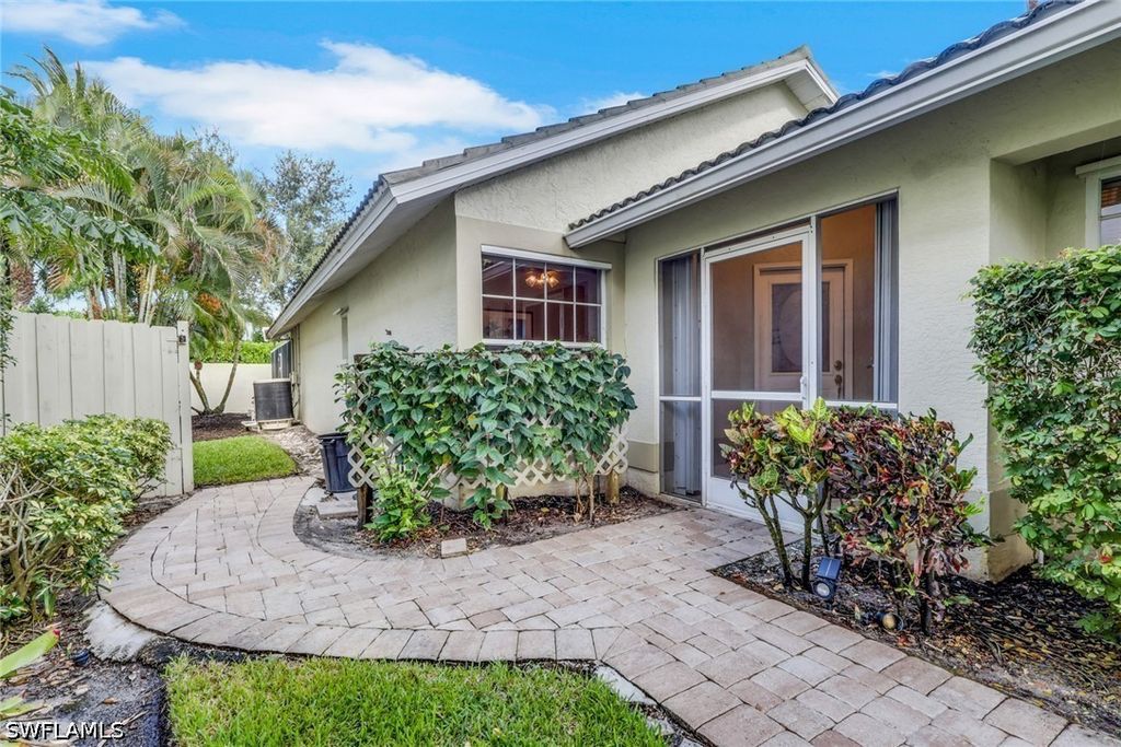 11011 Linnet Ln, Naples