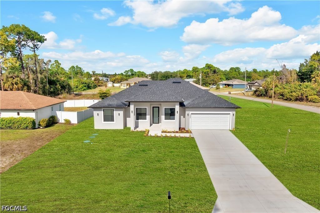 1144 Edelweiss St E, Lehigh Acres