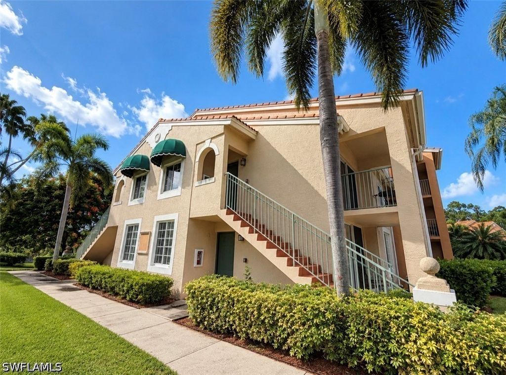 1265 Wildwood Lakes Blvd 201, Naples