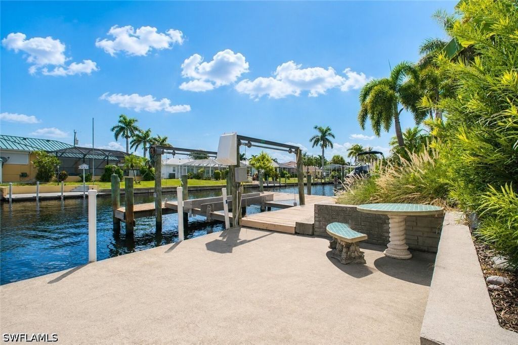 5219 Seminole Ct S, CAPE CORAL