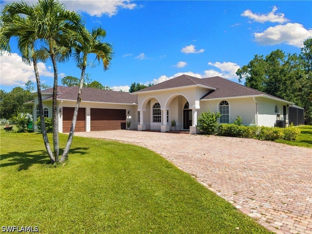 6521 Livingston Woods Ln, Naples