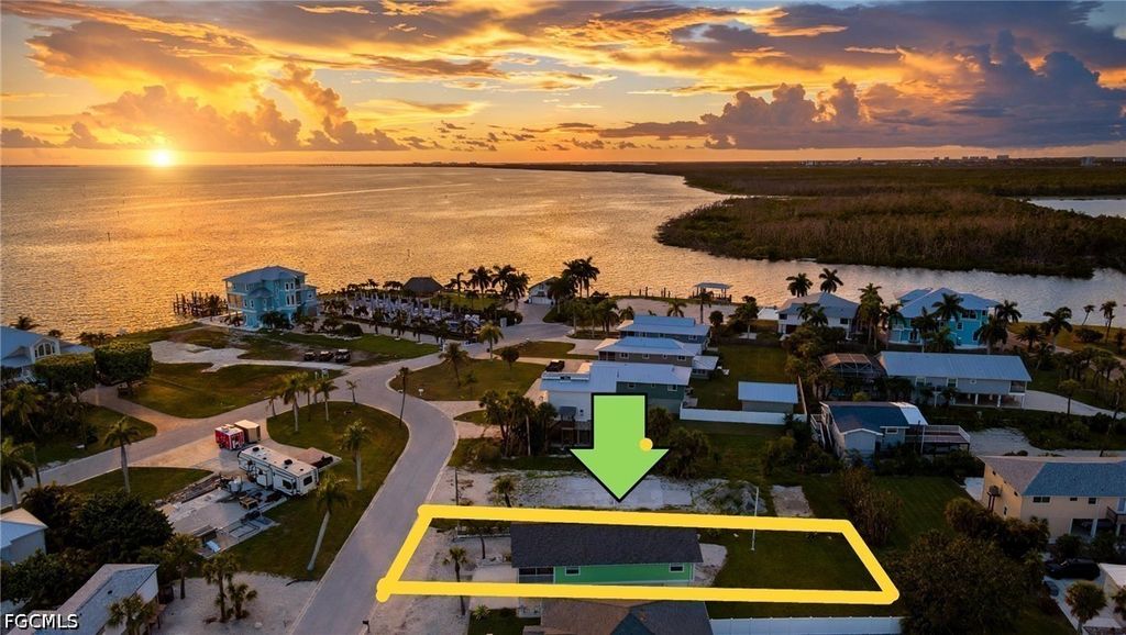 915 North St, FORT MYERS BEACH