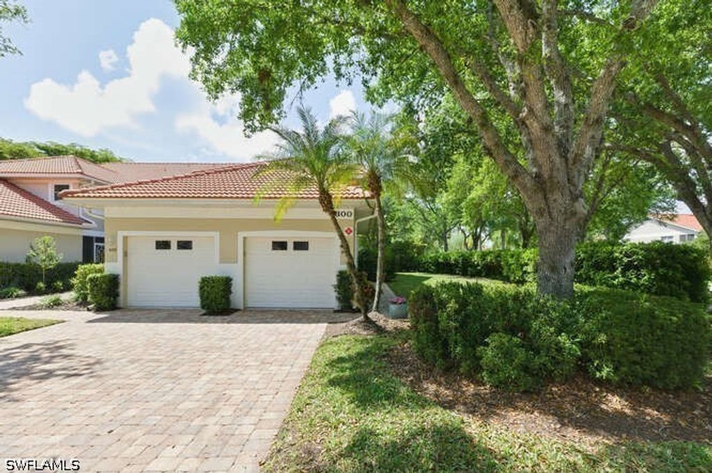 5300 Andover Dr 202, Naples