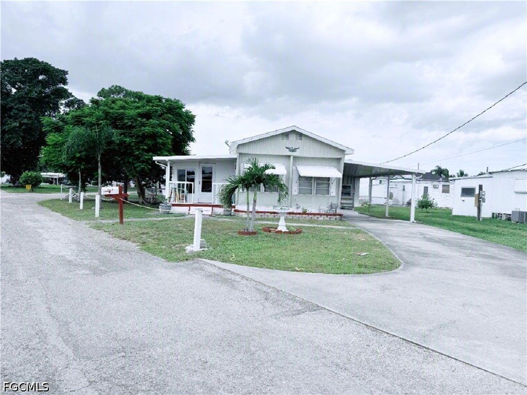 123 Flame Ln, North Fort Myers