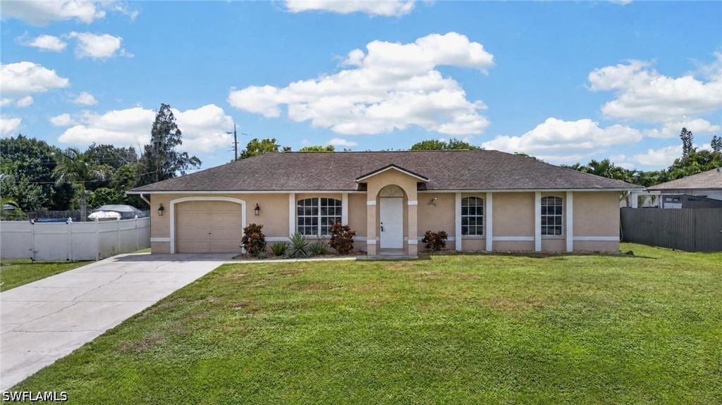 18560 Holly Rd, Fort Myers