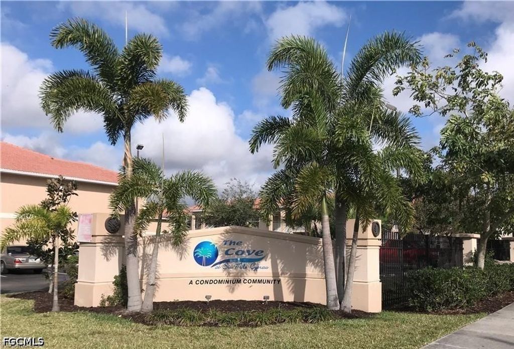 8312 Bernwood Cv Loop 1008, Fort Myers