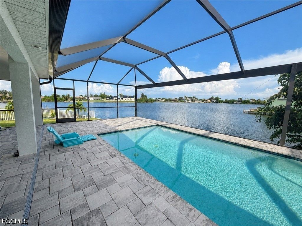 230 Ne 18th St, CAPE CORAL