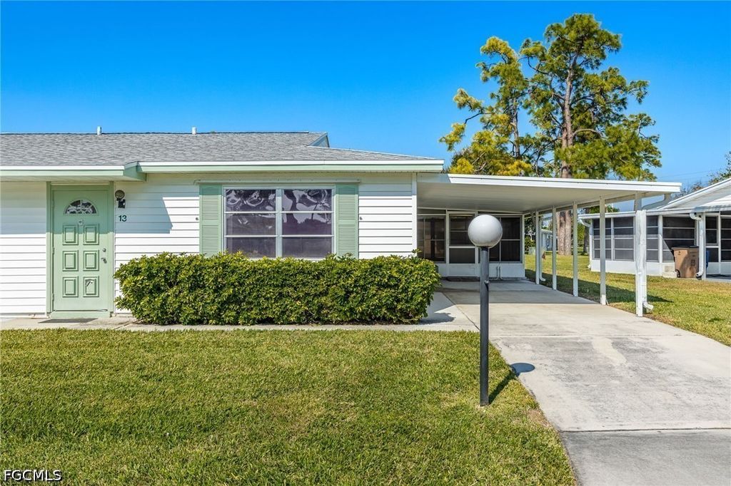13 Pinewood Blvd, Lehigh Acres