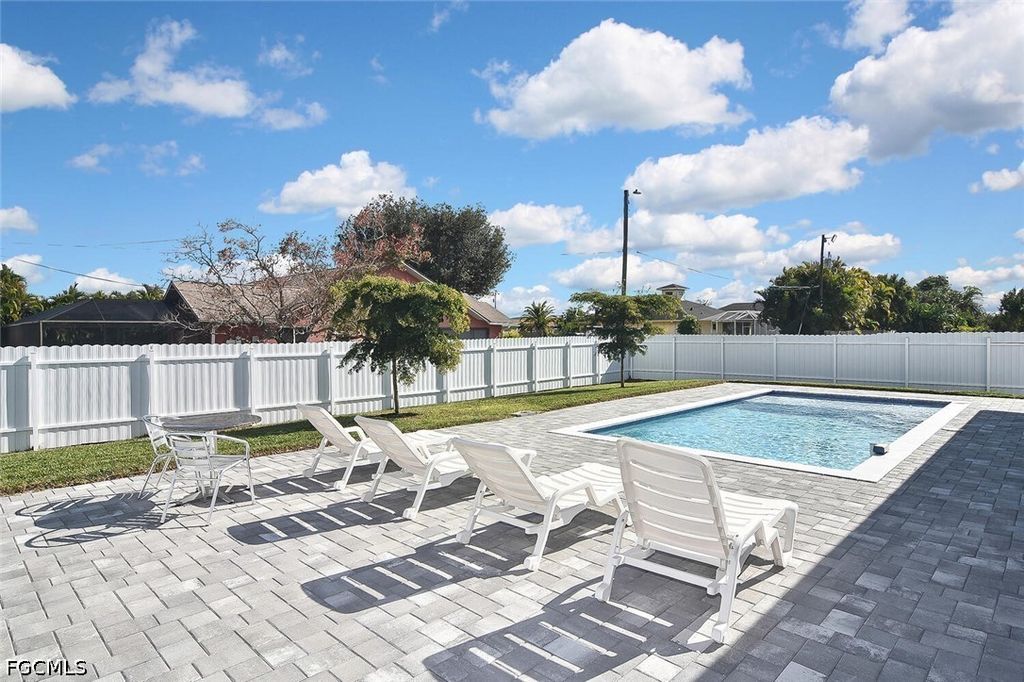 207 Se 2nd Ave, Cape Coral