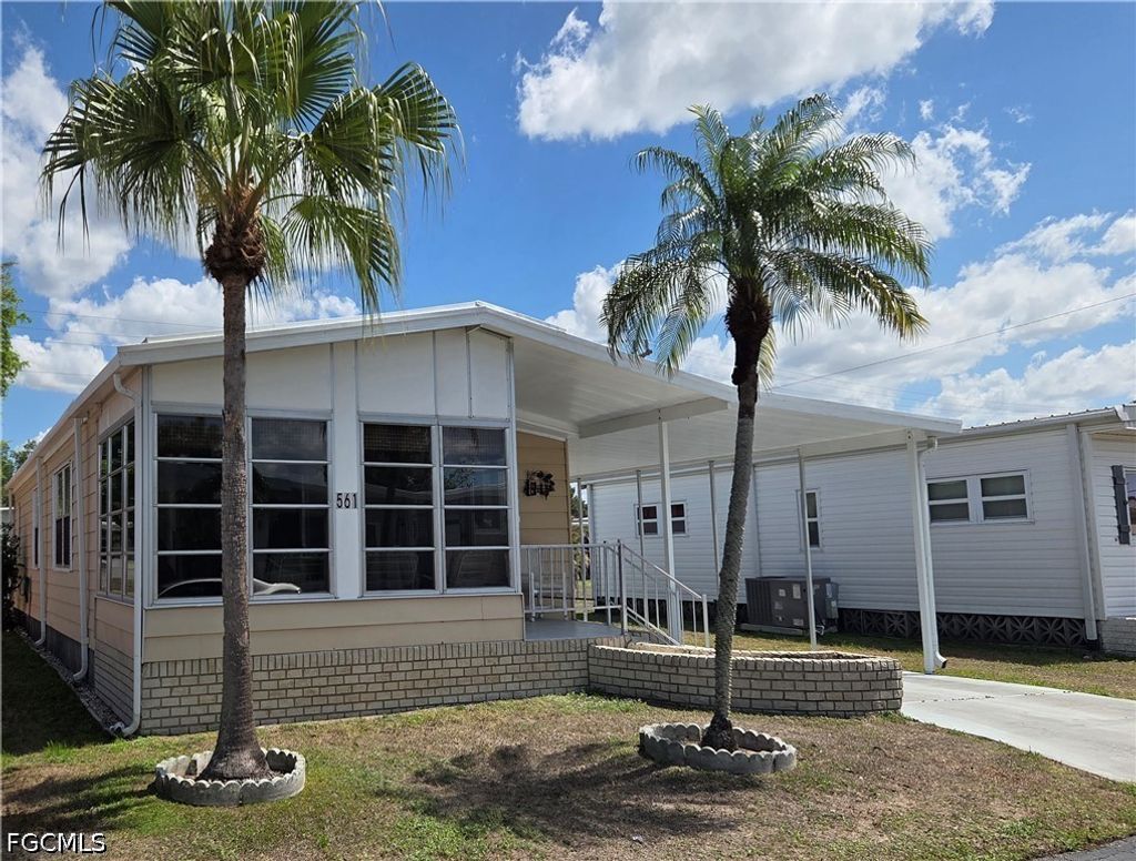 561 Winning Way, North Fort Myers