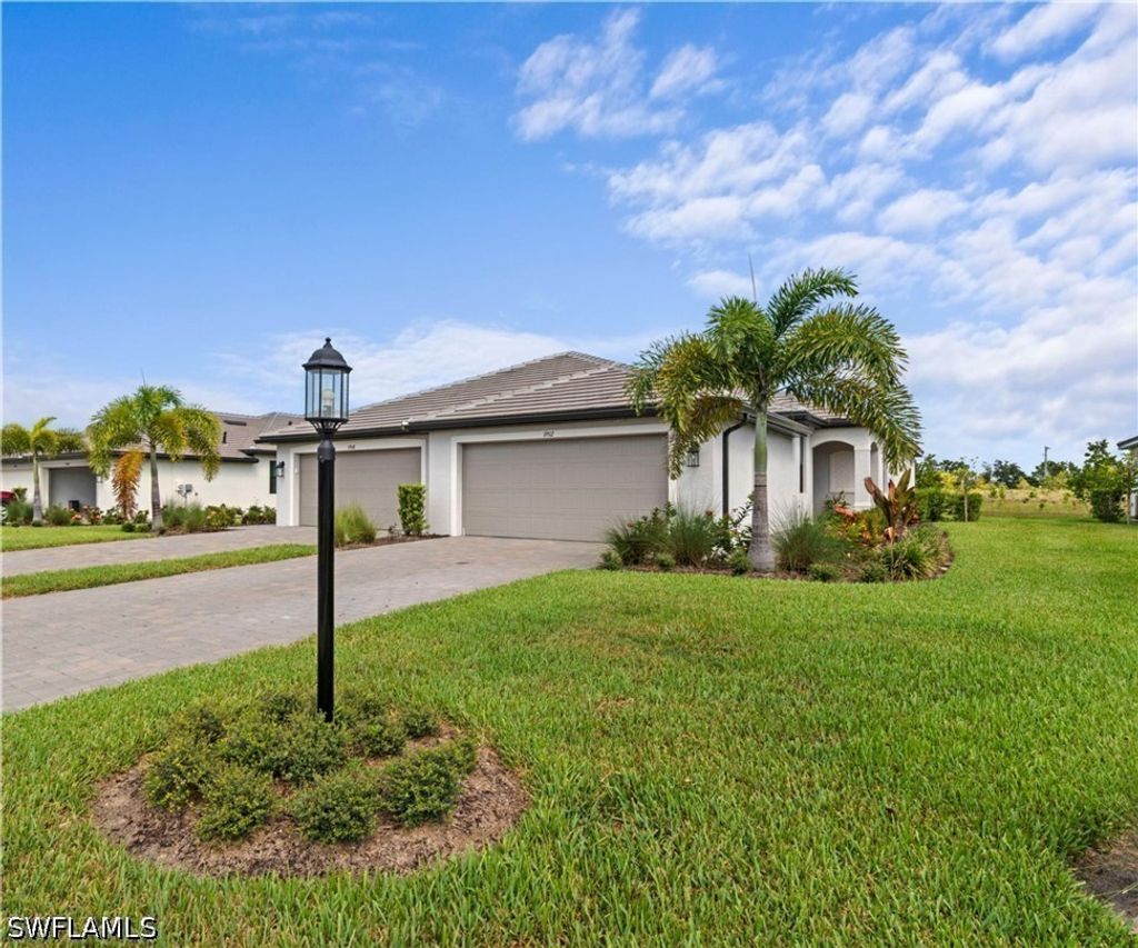 19512 Hinkley Dr, ESTERO