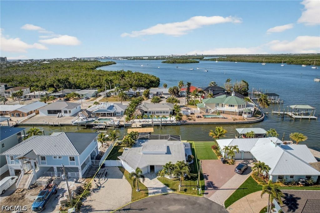 467 Madison Ct, Fort Myers Beach
