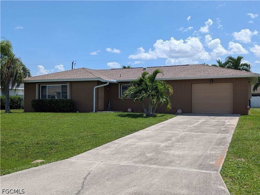 2215 Se 8th Ave, Cape Coral