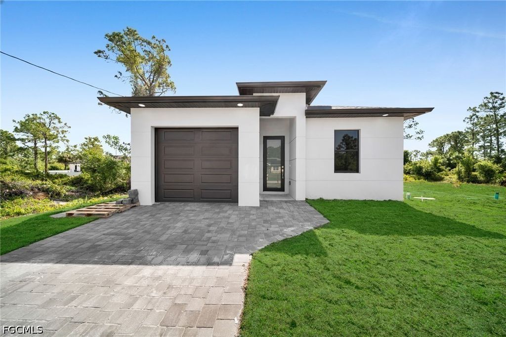 347 Columbus Blvd, Lehigh Acres