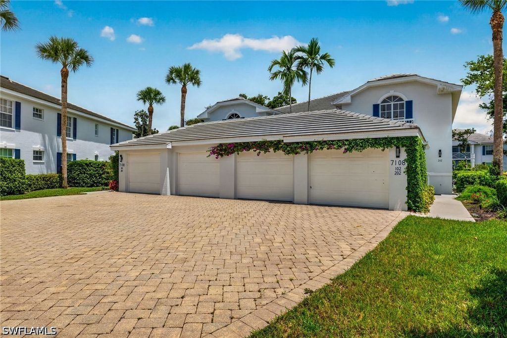 7108 Barrington Cir 202, Naples
