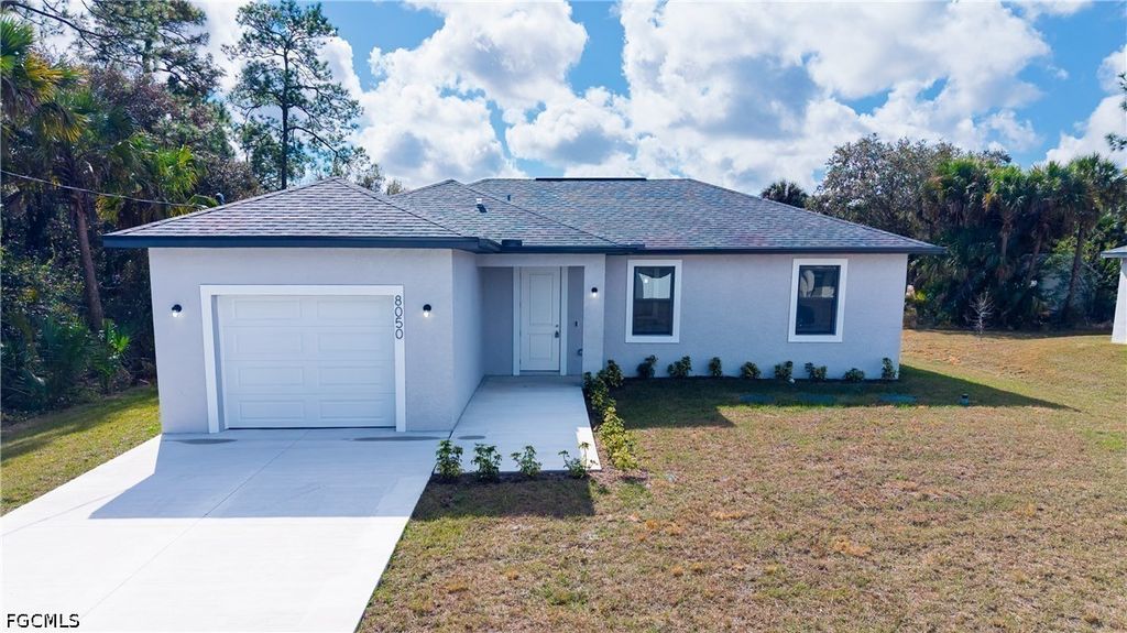 8050 Sherwood Cir, Labelle