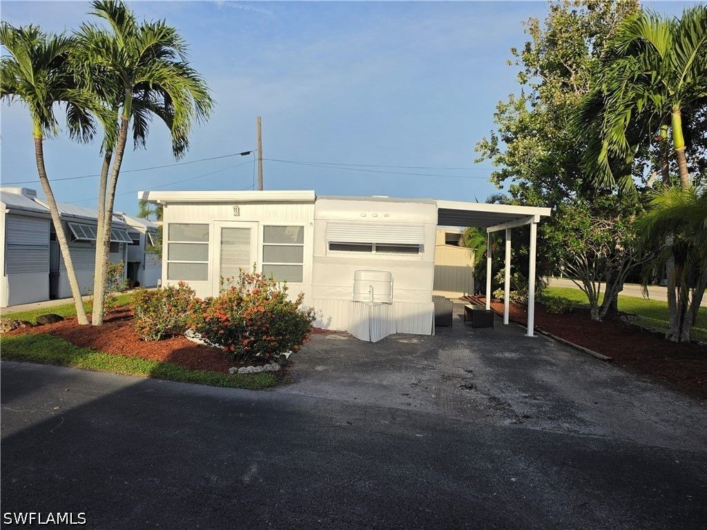 50 Temple Ln, Naples