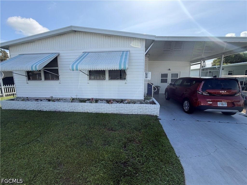 653 Future Dr, NORTH FORT MYERS