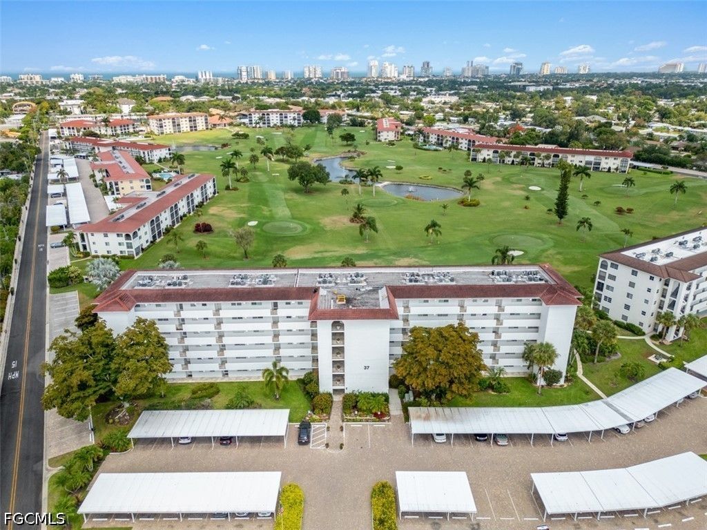 37 High Point Cir E 208, NAPLES