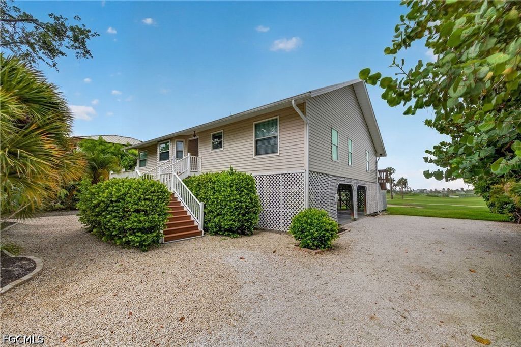 9076 Mockingbird Dr, SANIBEL