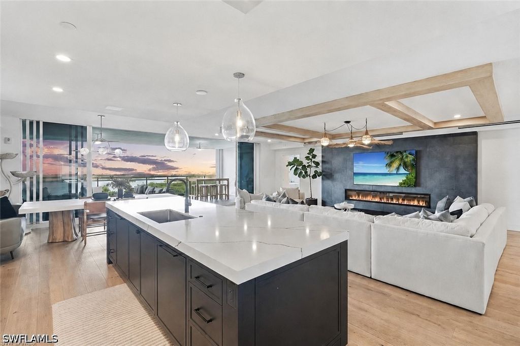 13935 Old Coast Rd 805, NAPLES