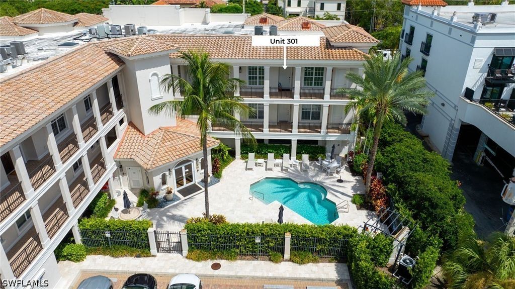 411 6th St S 301, Naples