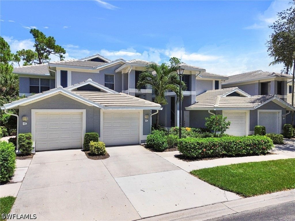 750 Tarpon Cv Dr 202, Naples