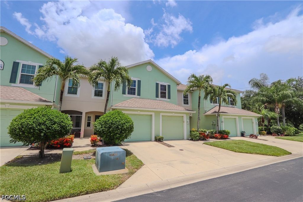 3630 Pine Oak Cir 105, Fort Myers
