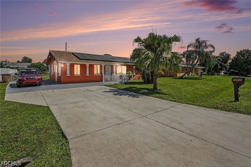 12608 2nd St, Fort Myers