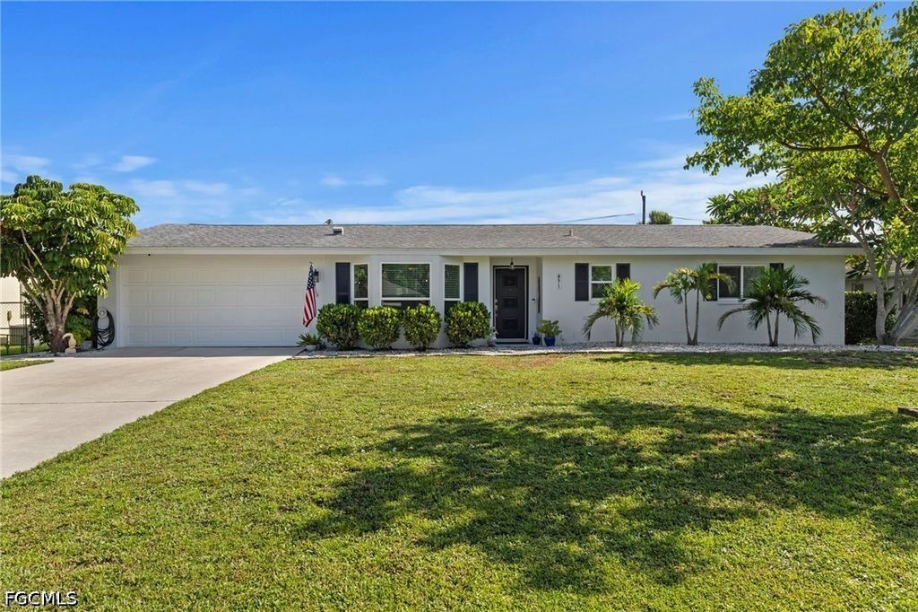 871 Entrada Dr S, FORT MYERS