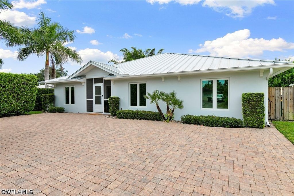 1128 Hilltop Dr, Naples