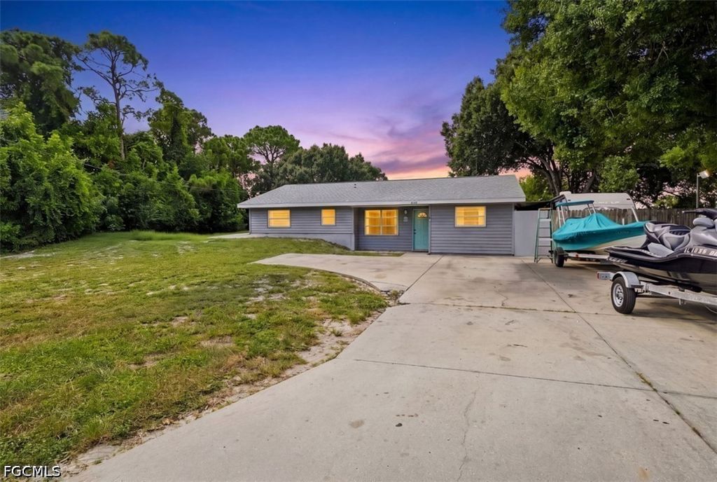 3100 8th St W, Lehigh Acres