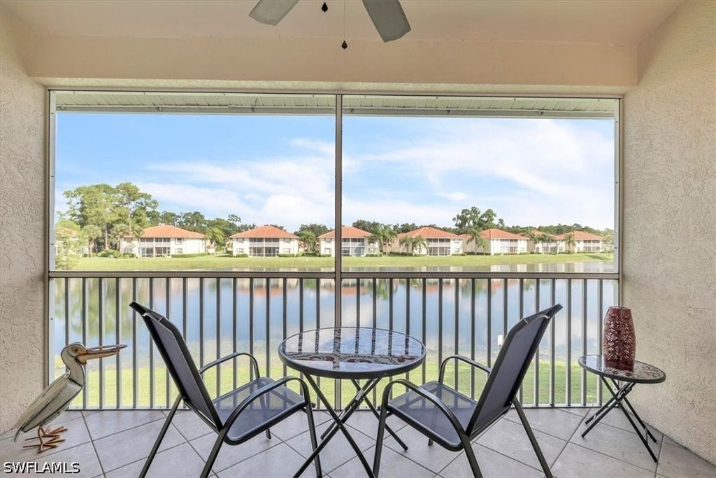 250 Robin Hood Cir 202, Naples