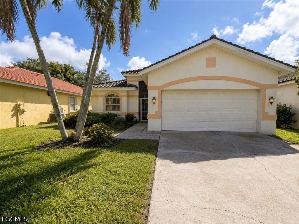 11330 Lakeland Cir, Fort Myers