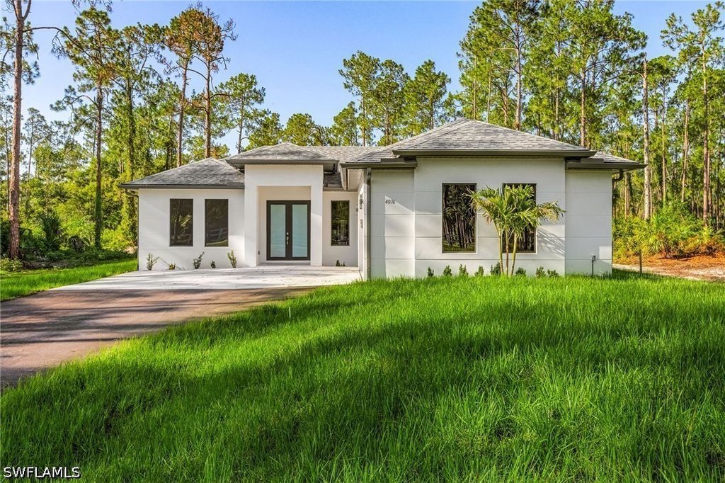 876 Desoto Ave S, Naples