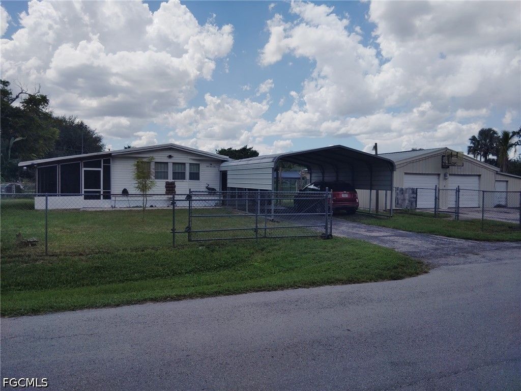 306 Pinecrest Ave Nw, Moore Haven