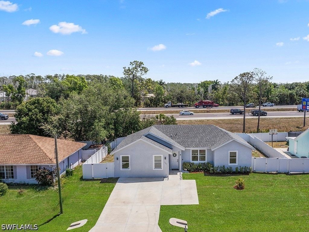 27257 Pinecrest Ln, Bonita Springs
