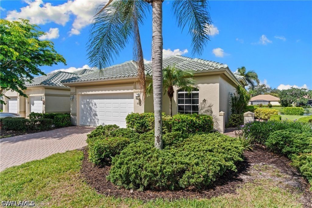 878 Vistana Cir, Naples