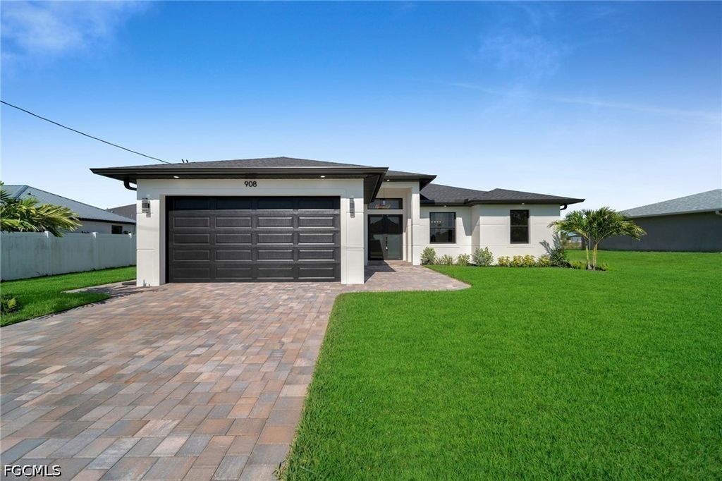 908 Ne 11th Ave, CAPE CORAL