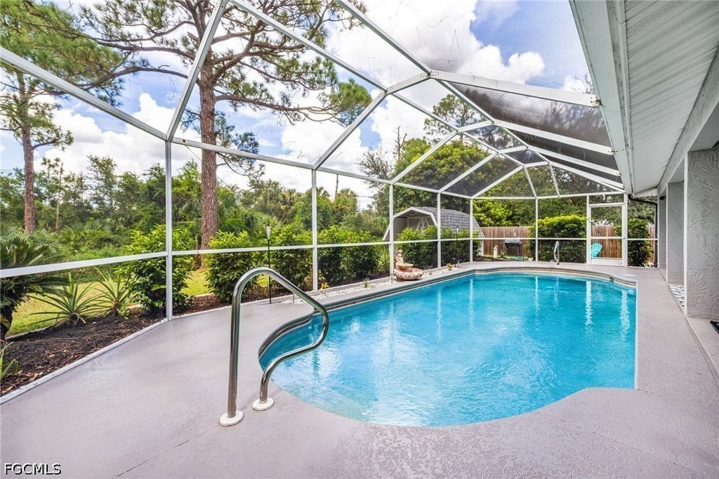 2203 Ne 28th St, Cape Coral