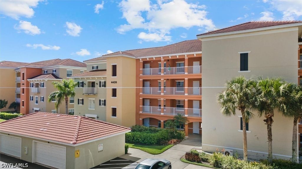 4420 Botanical Pl Cir 402, Naples