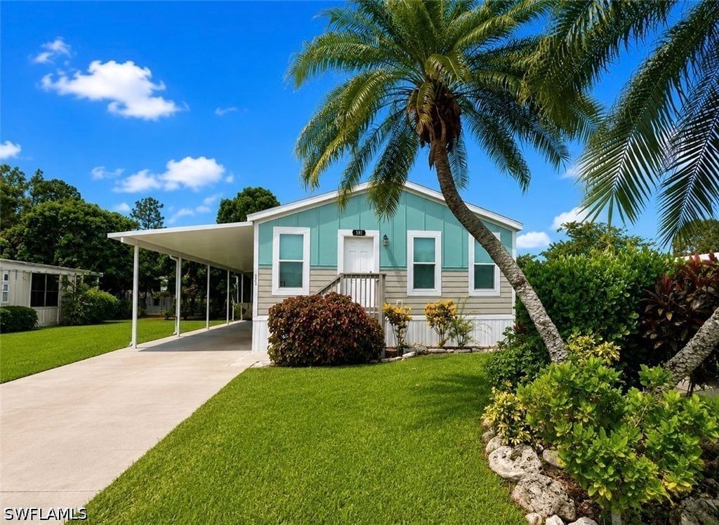 585 Cape Florida Ln, Naples