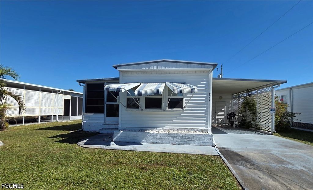 865 Moonlight Dr, North Fort Myers
