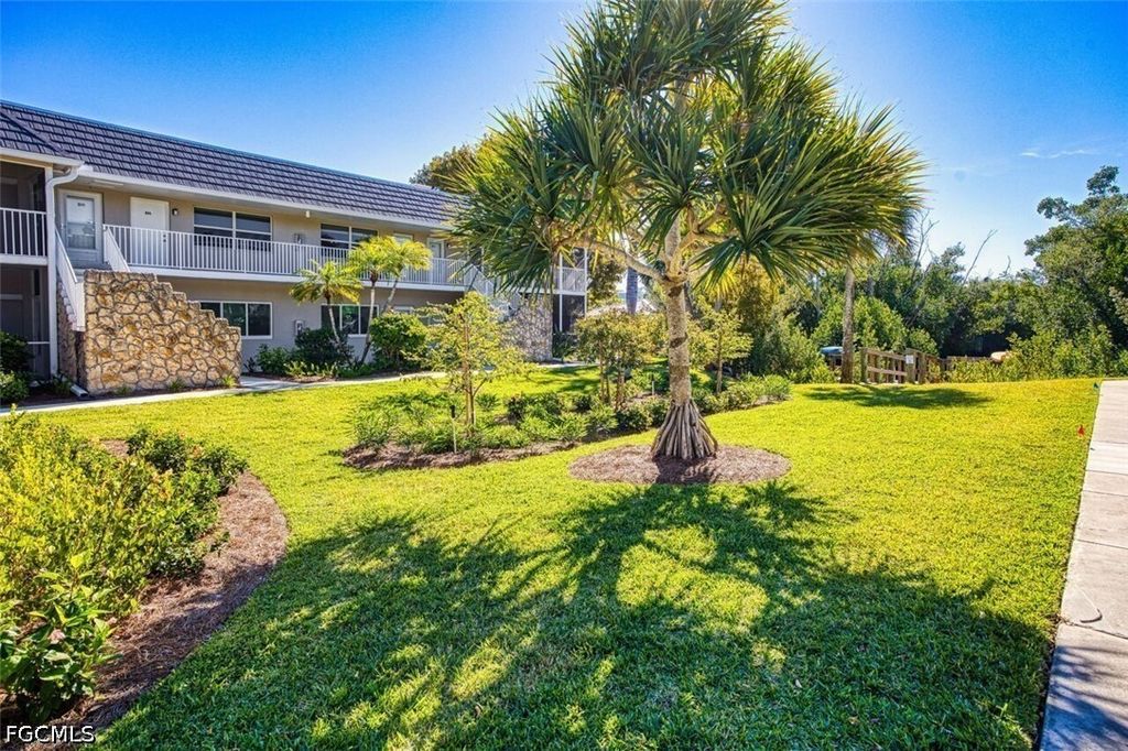 601 Periwinkle Way D-7, Sanibel