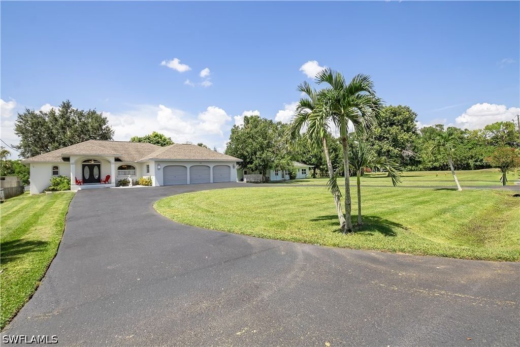 1285 Driftwood Dr, North Fort Myers